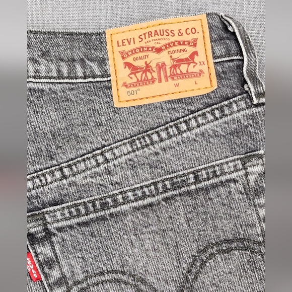 Levi's 501 Black Cut Off Denim Jean Shorts. 31. 100% Cotton. - Picture 4 of 9